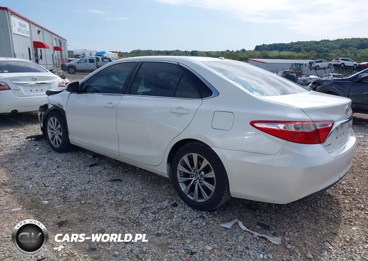 2015 Toyota Camry Xle VIN:4T1BF1FK2FU101995 - 3