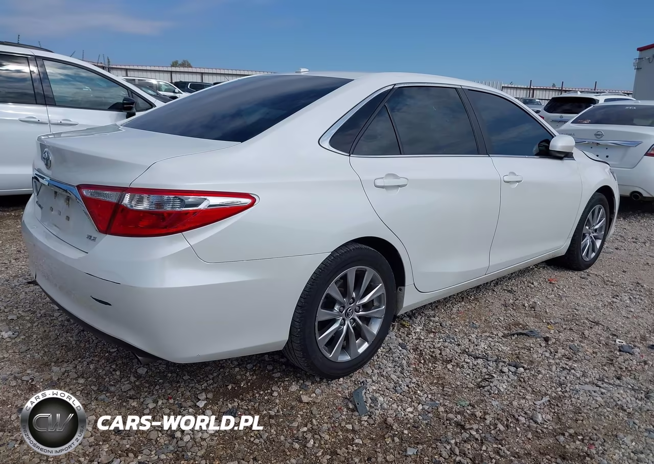 2015 Toyota Camry Xle VIN:4T1BF1FK2FU101995 - 4