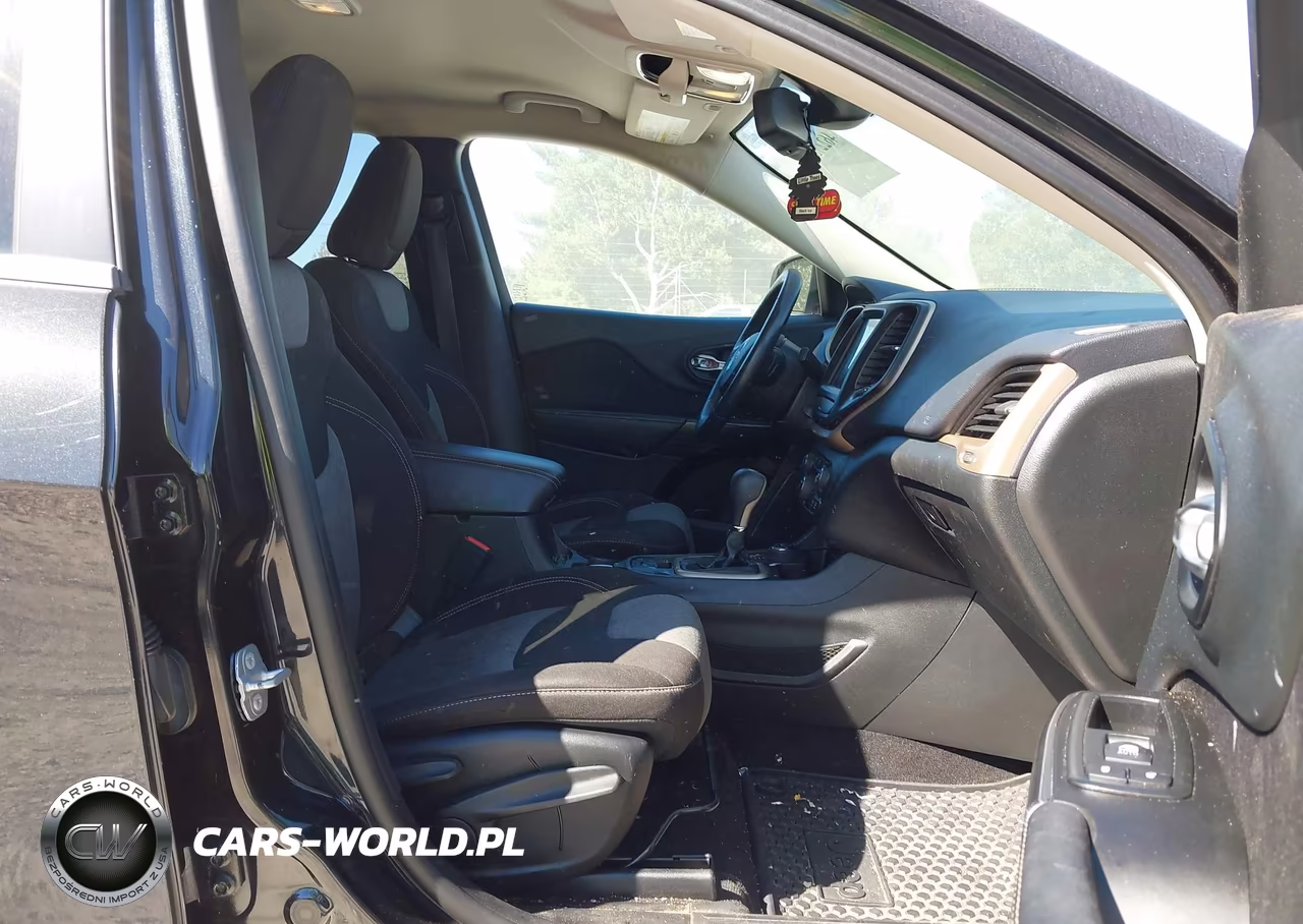 2014 Jeep Cherokee Latitude VIN:1C4PJMCS3EW227641 - 5