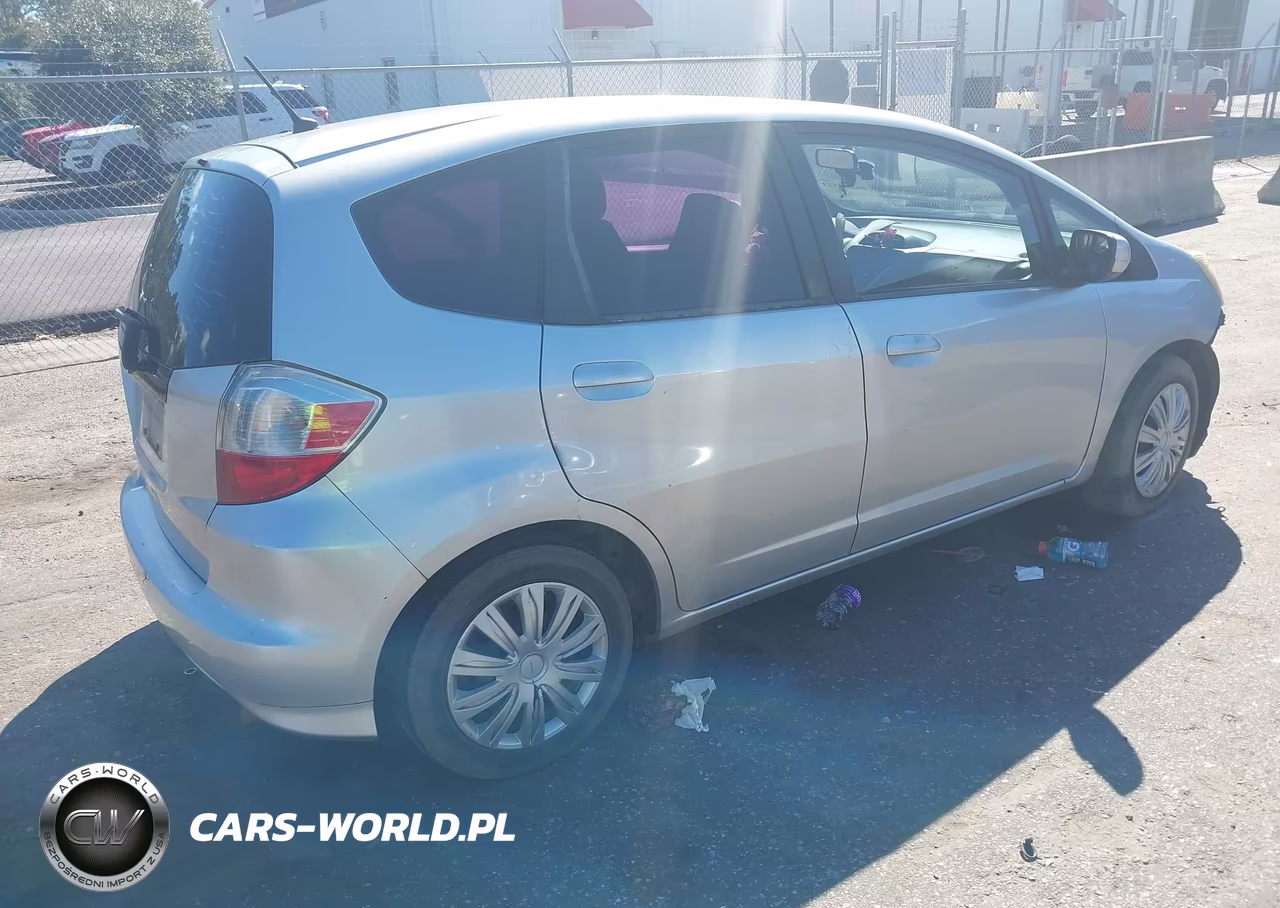 2012 Honda Fit VIN:JHMGE8H31CC037606 - 4