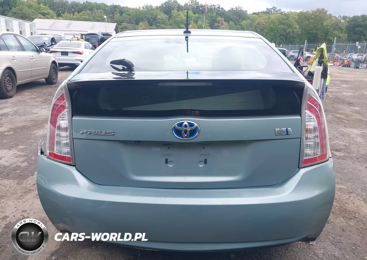 2015 Toyota Prius Three VIN:JTDKN3DU3F1949425 - 16