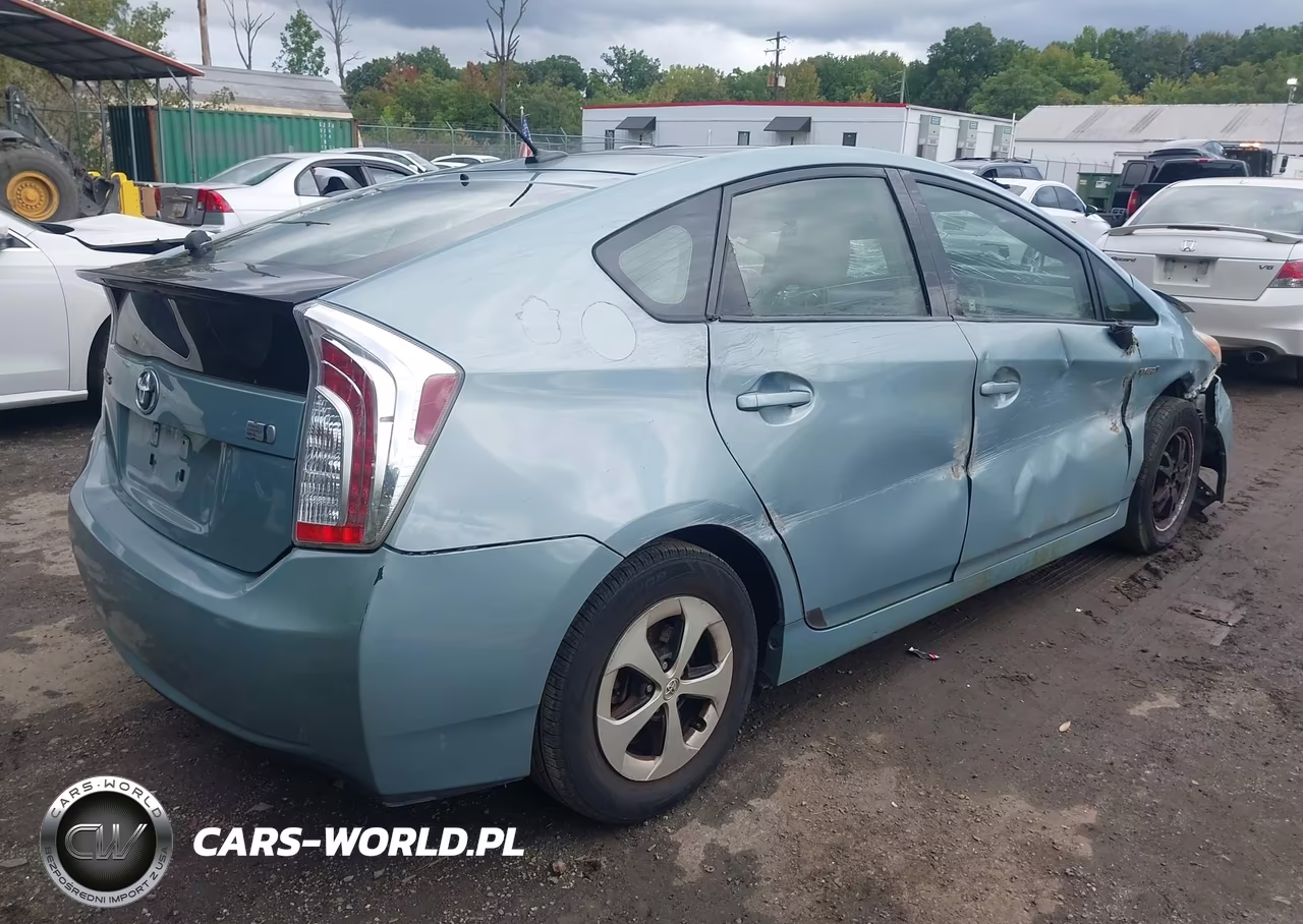 2015 Toyota Prius Three VIN:JTDKN3DU3F1949425 - 4