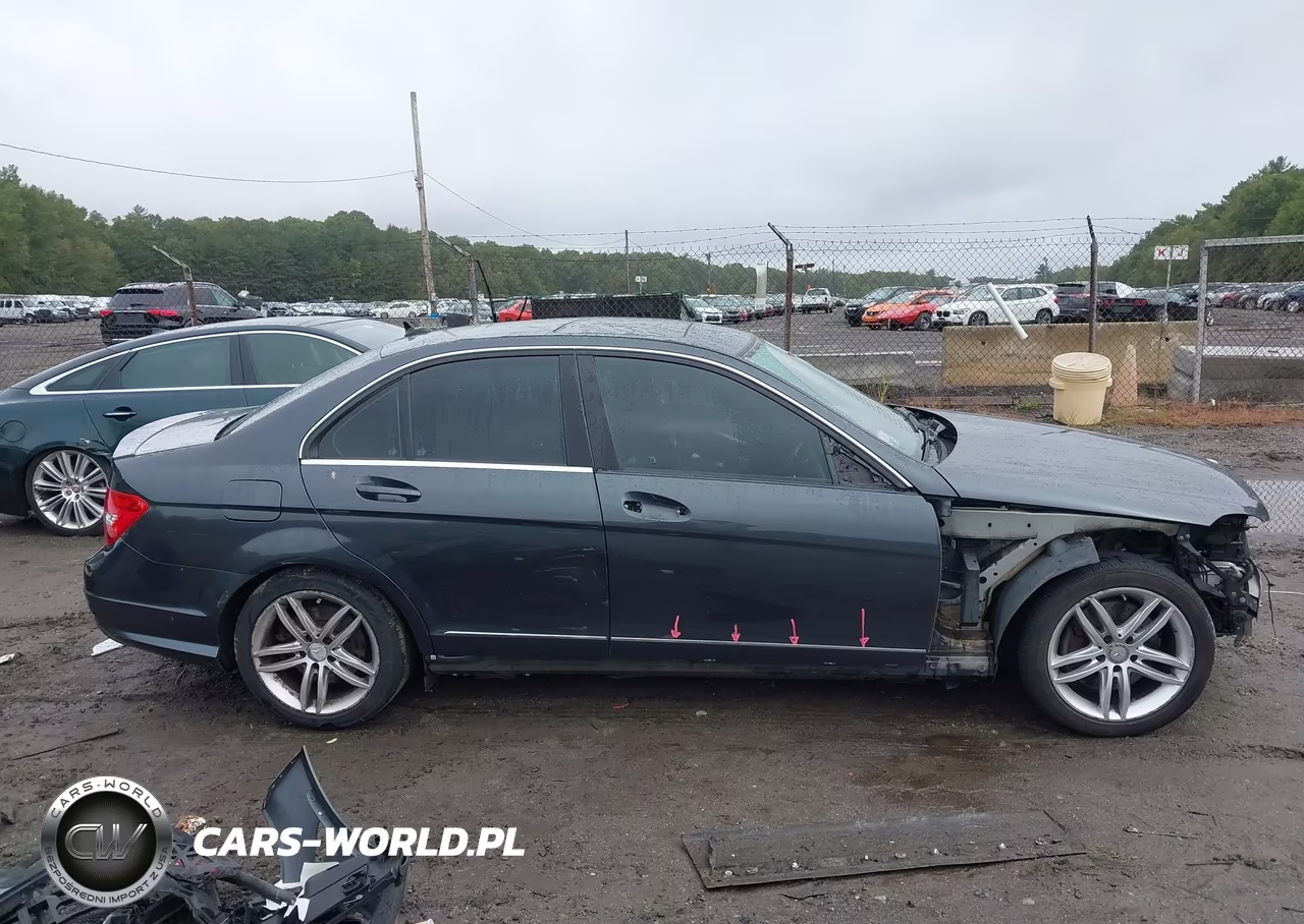 2013 Mercedes-Benz C 300 Sport 4Matic VIN:WDDGF8AB7DR285816 - 14