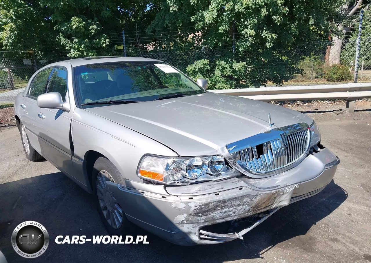 2005 Lincoln Town Car Signature Limited VIN:1LNHM82W95Y661912 - 1