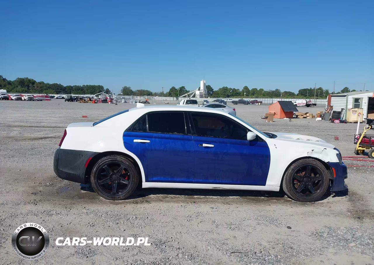 2019 Chrysler 300 300S VIN:2C3CCABG5KH689461 - 12