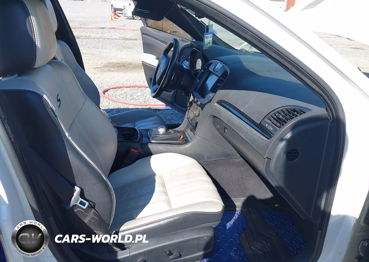 2019 Chrysler 300 300S VIN:2C3CCABG5KH689461 - 5