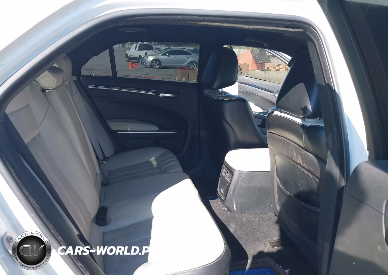 2019 Chrysler 300 300S VIN:2C3CCABG5KH689461 - 8