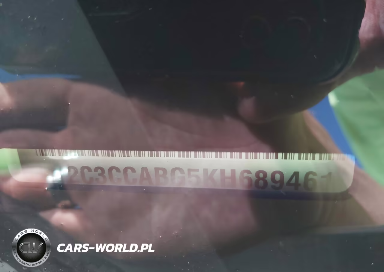 2019 Chrysler 300 300S VIN:2C3CCABG5KH689461 - 9