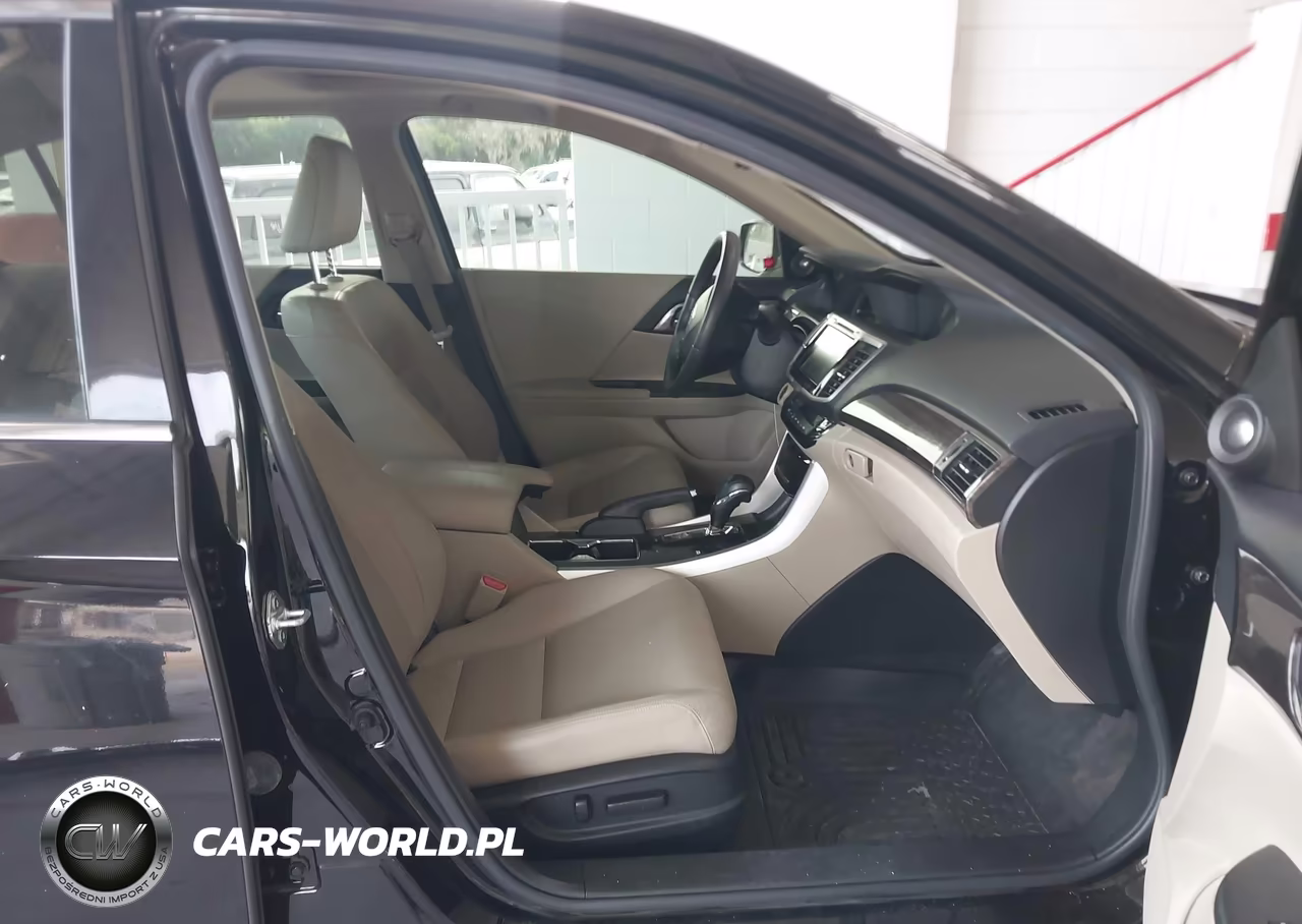 2017 Honda Accord Hybrid Touring VIN:JHMCR6F71HC000835 - 5