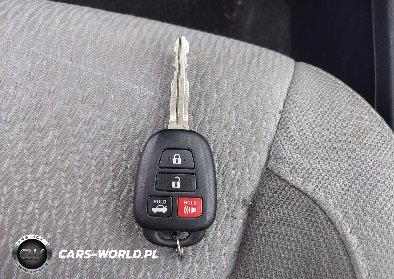 2017 Toyota Corolla Le VIN:2T1BURHE8HC752449 - 11