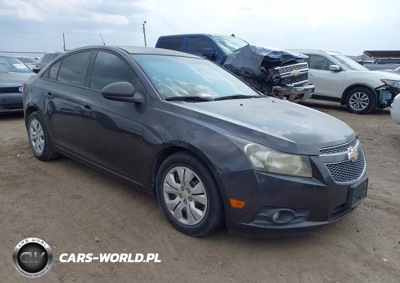 2014 Chevrolet Cruze Ls Auto – zdjęcie 1 z 11
