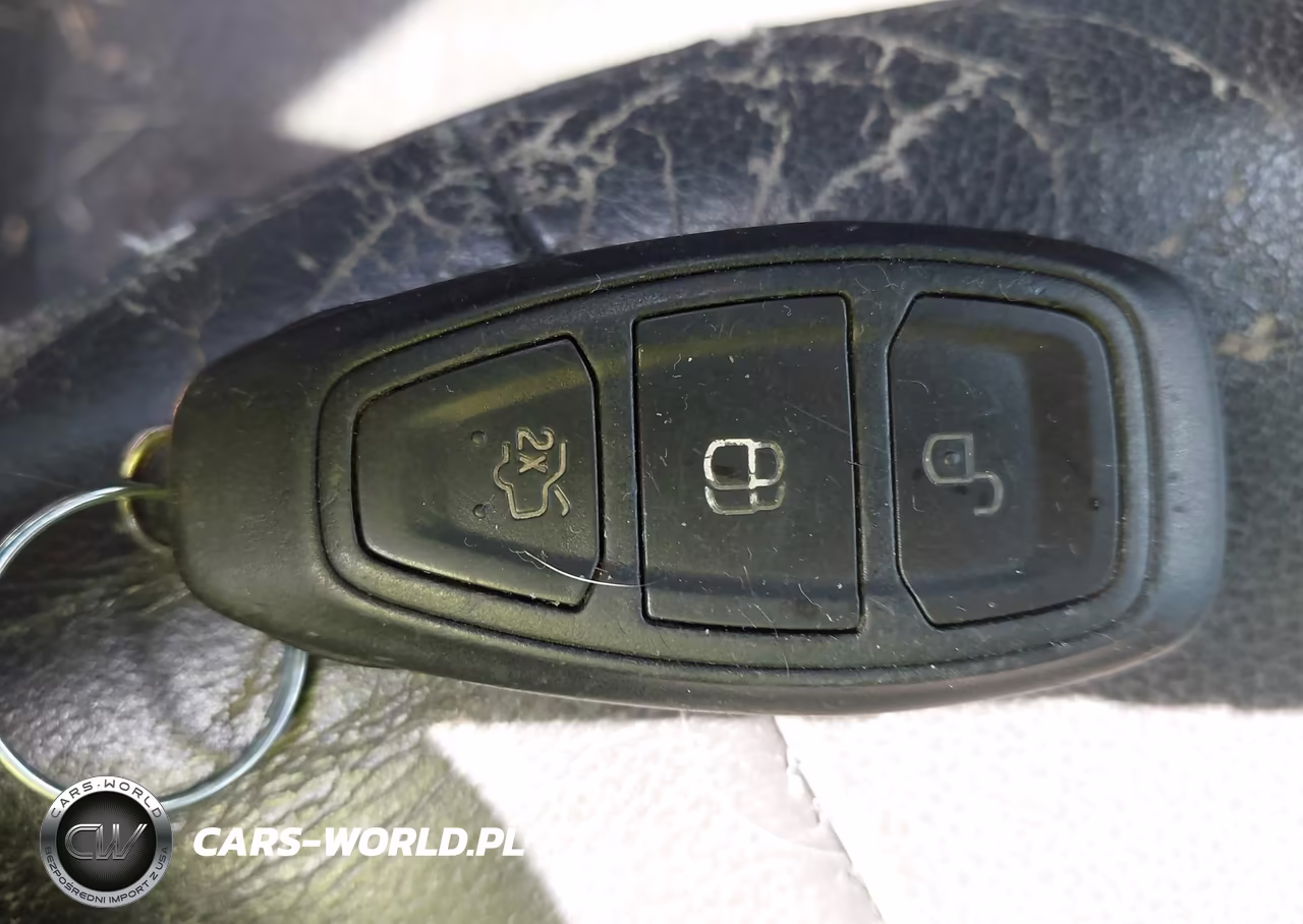 2012 Ford Focus Titanium VIN:1FAHP3J23CL370416 - 11