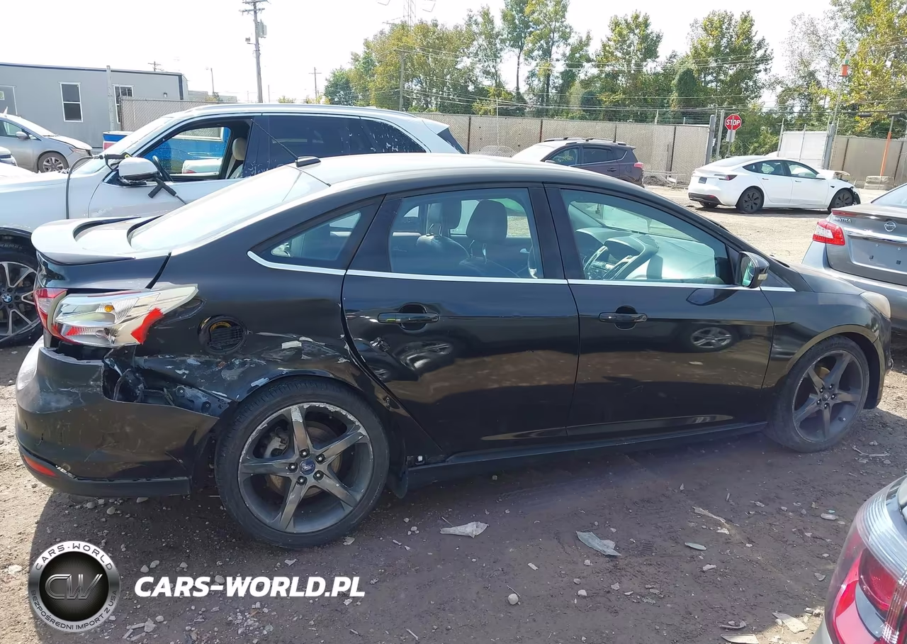 2012 Ford Focus Titanium VIN:1FAHP3J23CL370416 - 13