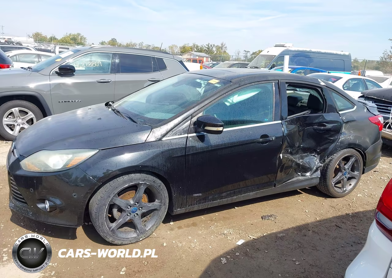 2012 Ford Focus Titanium VIN:1FAHP3J23CL370416 - 14