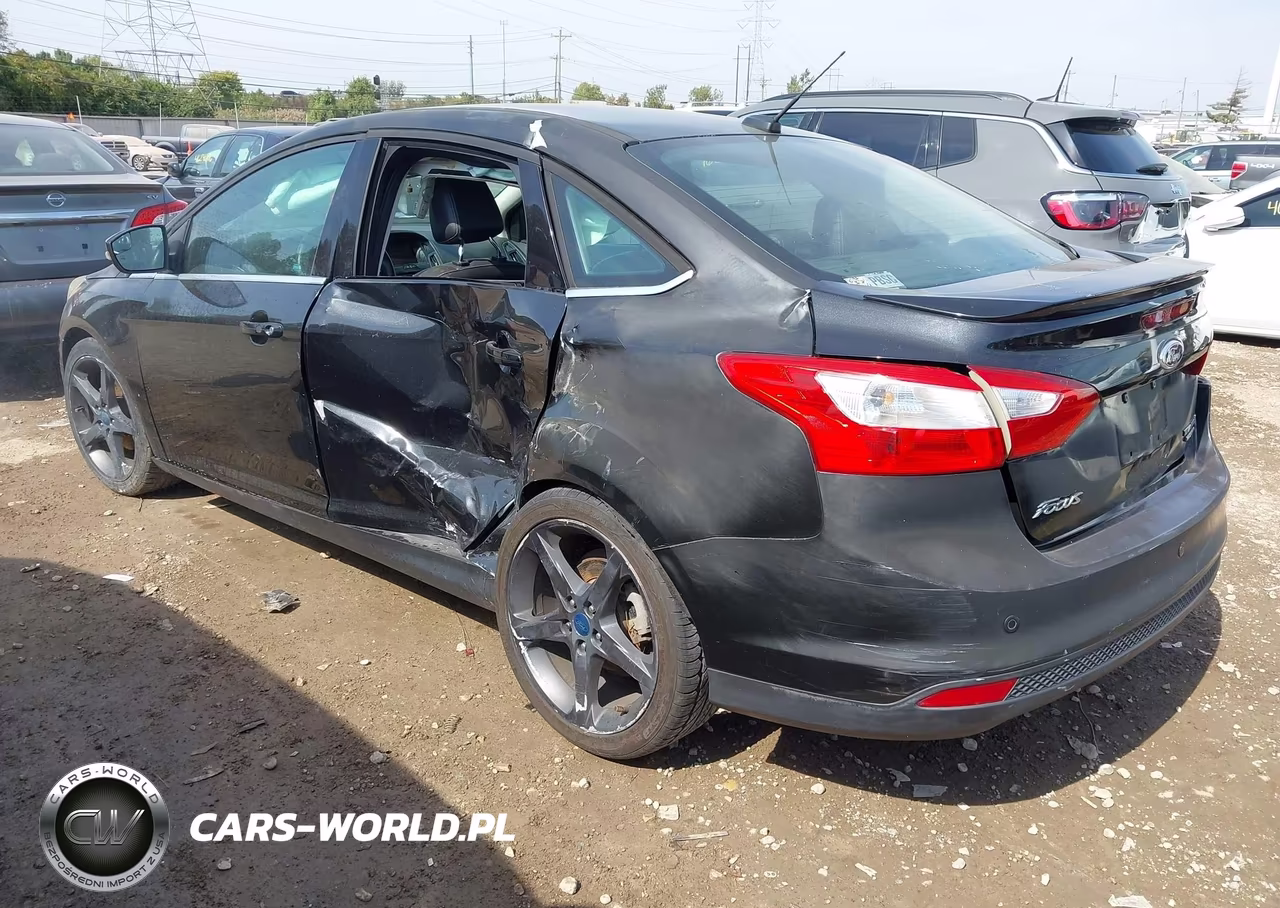 2012 Ford Focus Titanium VIN:1FAHP3J23CL370416 - 3