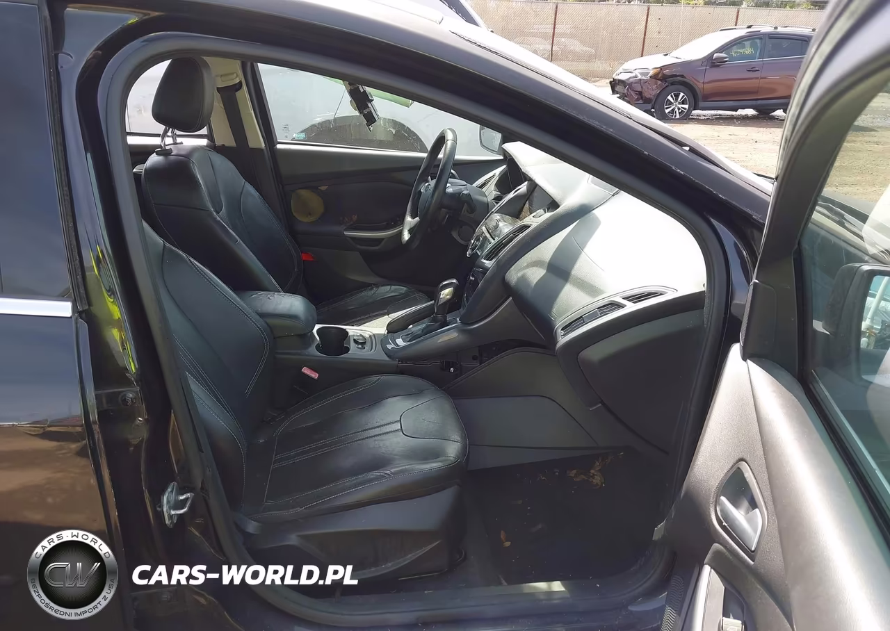 2012 Ford Focus Titanium VIN:1FAHP3J23CL370416 - 5