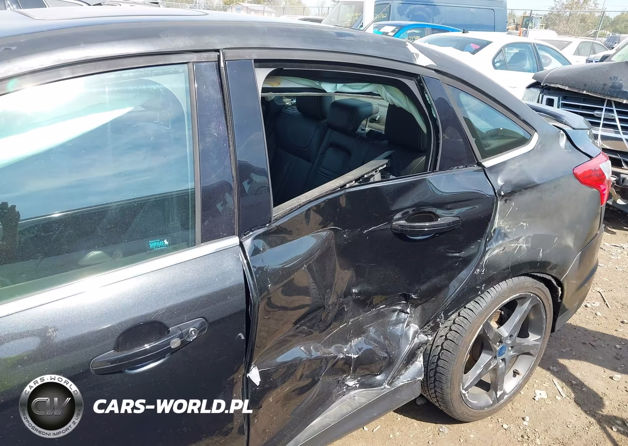 2012 Ford Focus Titanium VIN:1FAHP3J23CL370416 - 6