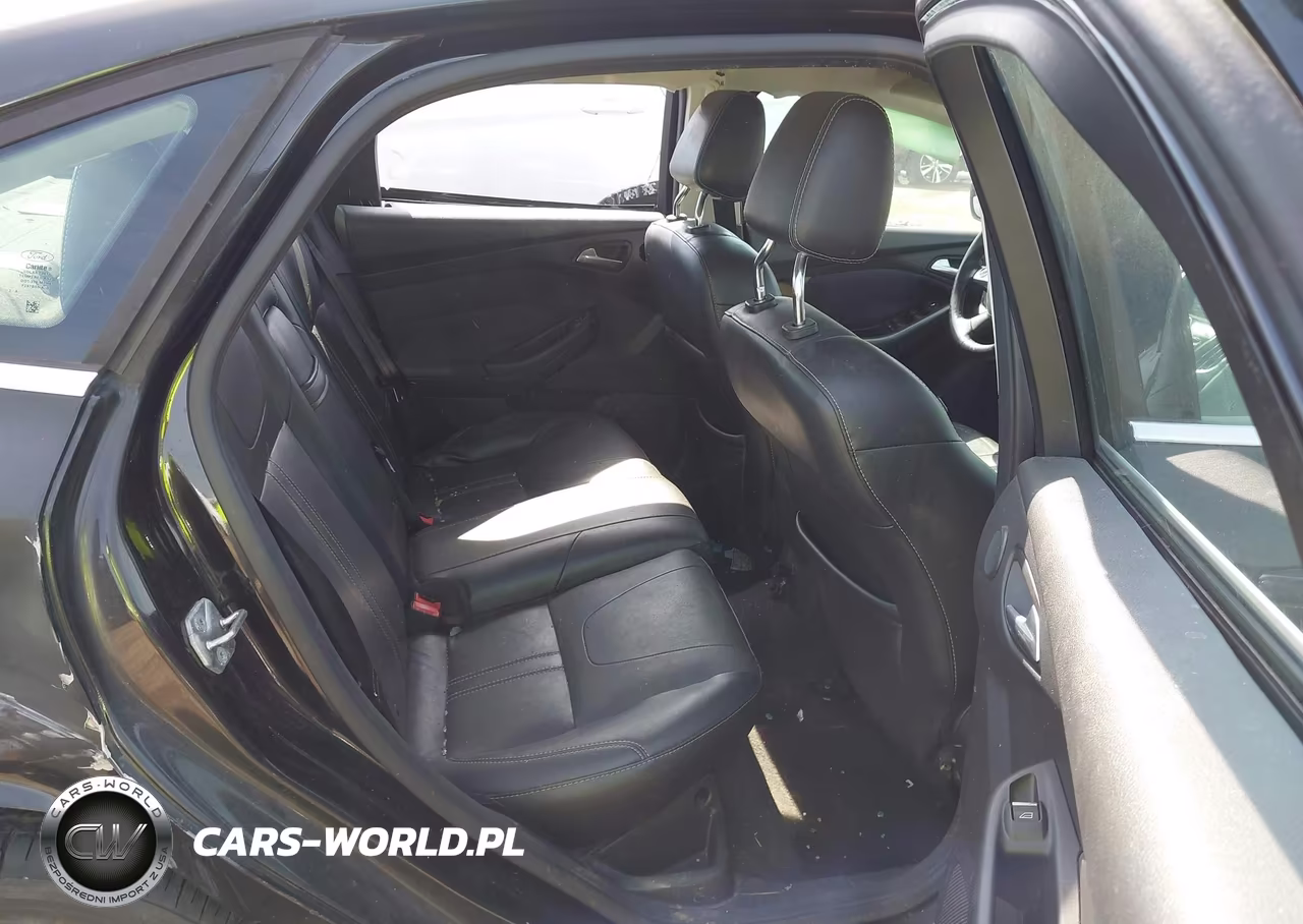 2012 Ford Focus Titanium VIN:1FAHP3J23CL370416 - 8