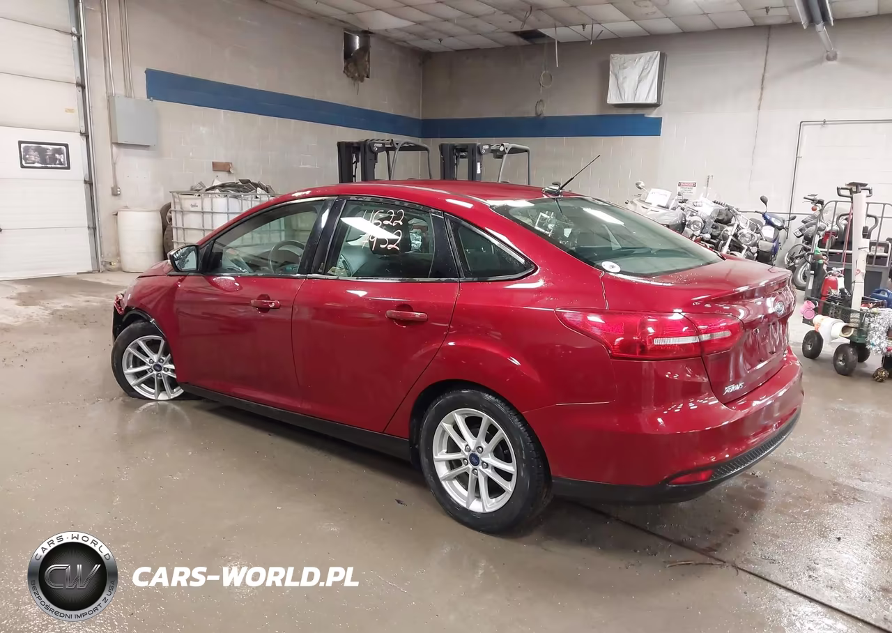 2017 Ford Focus Se VIN:1FADP3F2XHL312544 - 3