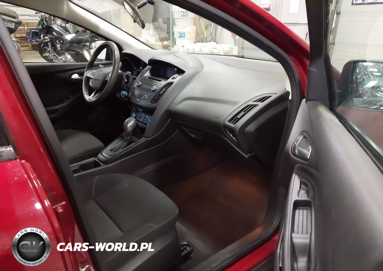 2017 Ford Focus Se VIN:1FADP3F2XHL312544 - 5