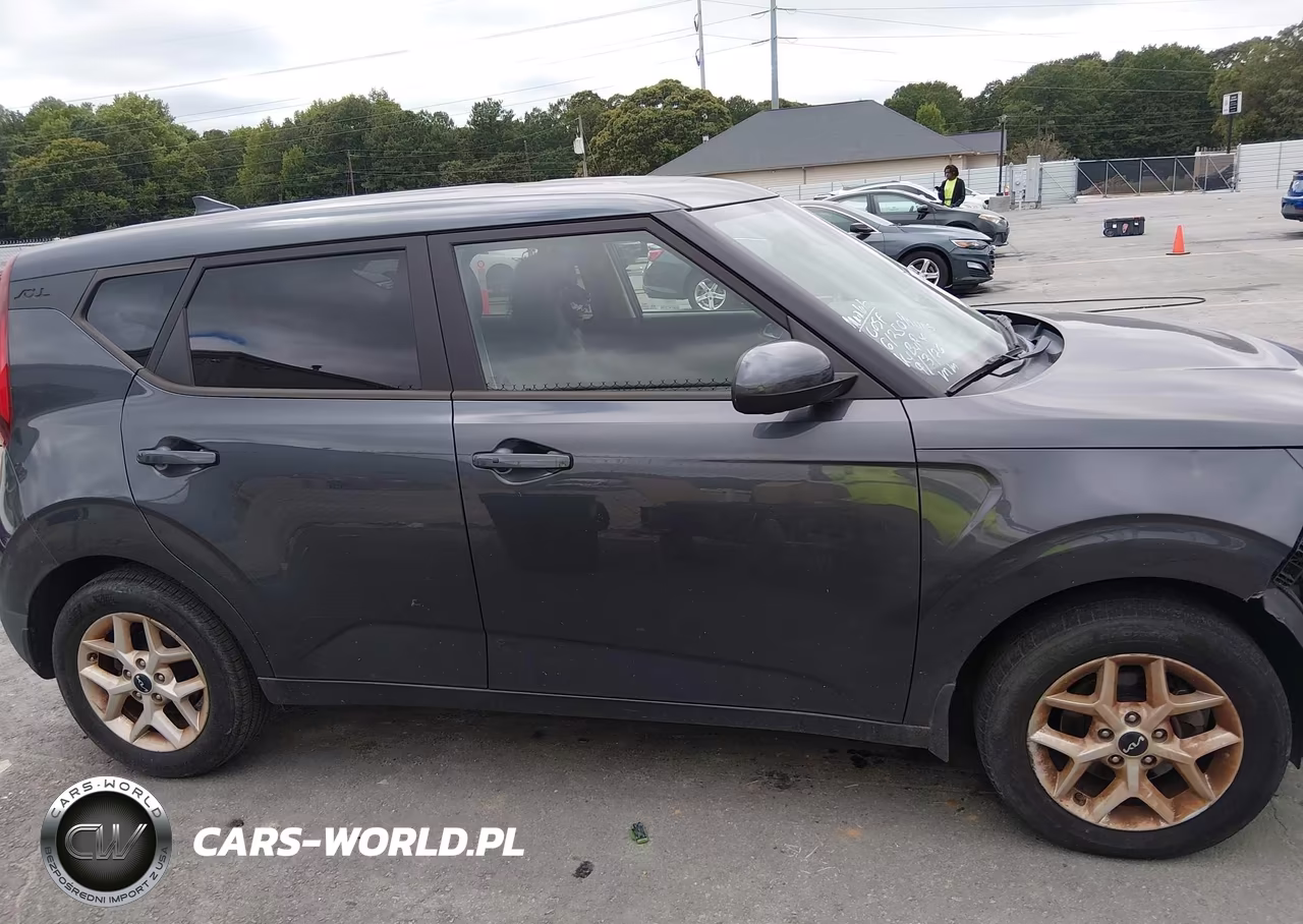 2022 Kia Soul S VIN:KNDJ23AU9N7817628 - 13