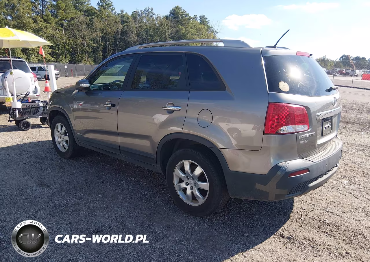 2011 Kia Sorento Lx VIN:5XYKTDA17BG155723 - 3