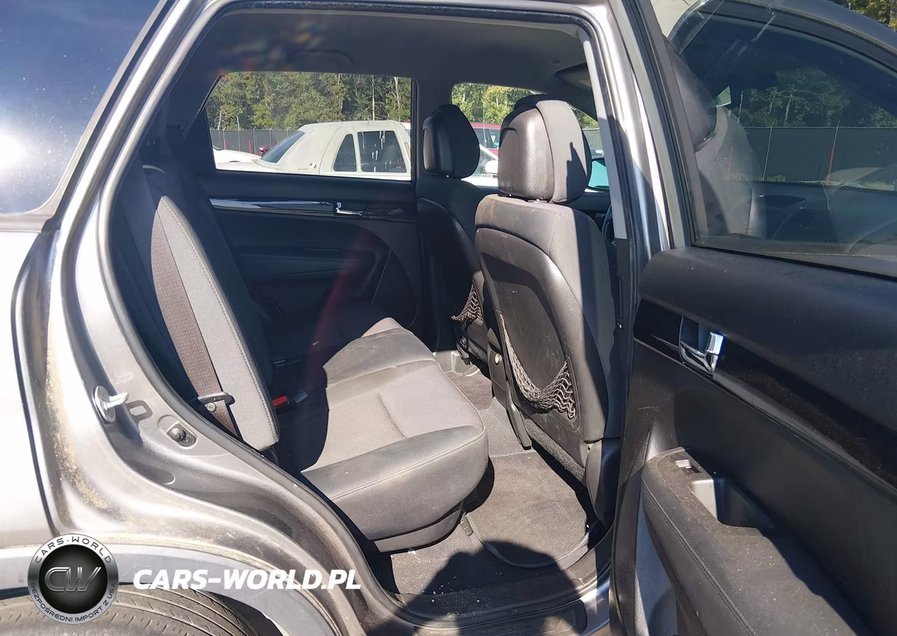 2011 Kia Sorento Lx VIN:5XYKTDA17BG155723 - 8
