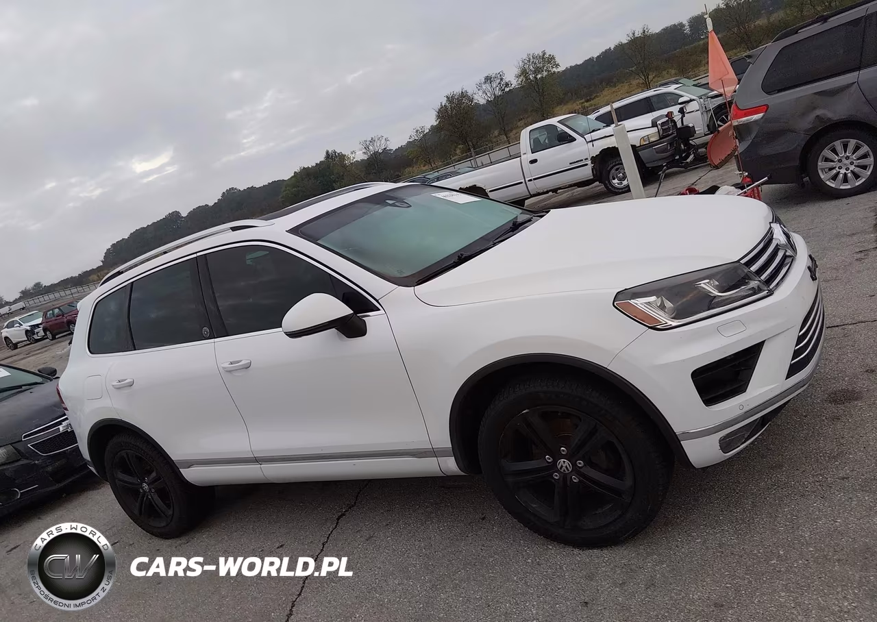 2017 Volkswagen Touareg V6 Wolfsburg Edition VIN:WVGRF7BP9HD003990 - 13