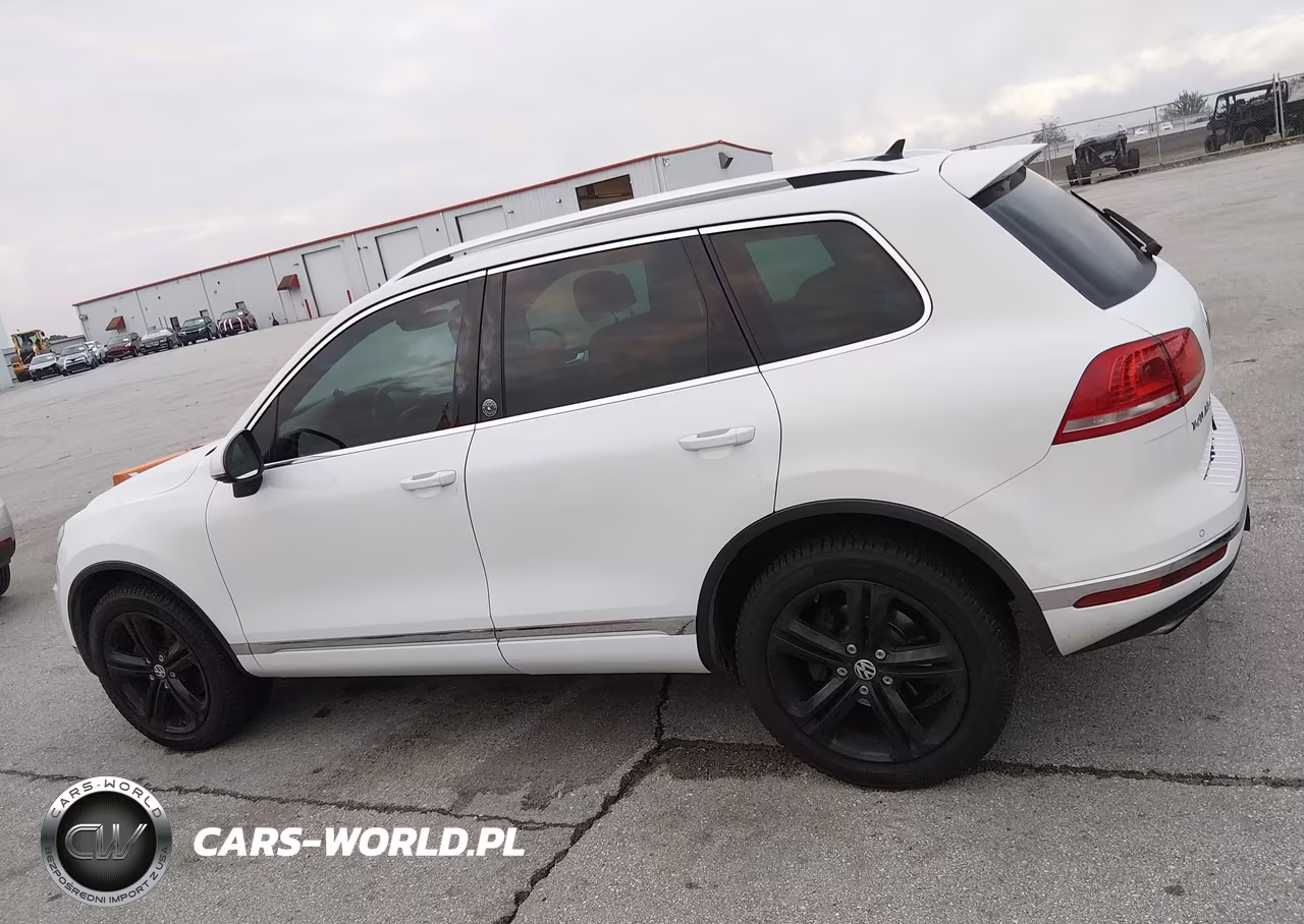 2017 Volkswagen Touareg V6 Wolfsburg Edition VIN:WVGRF7BP9HD003990 - 14