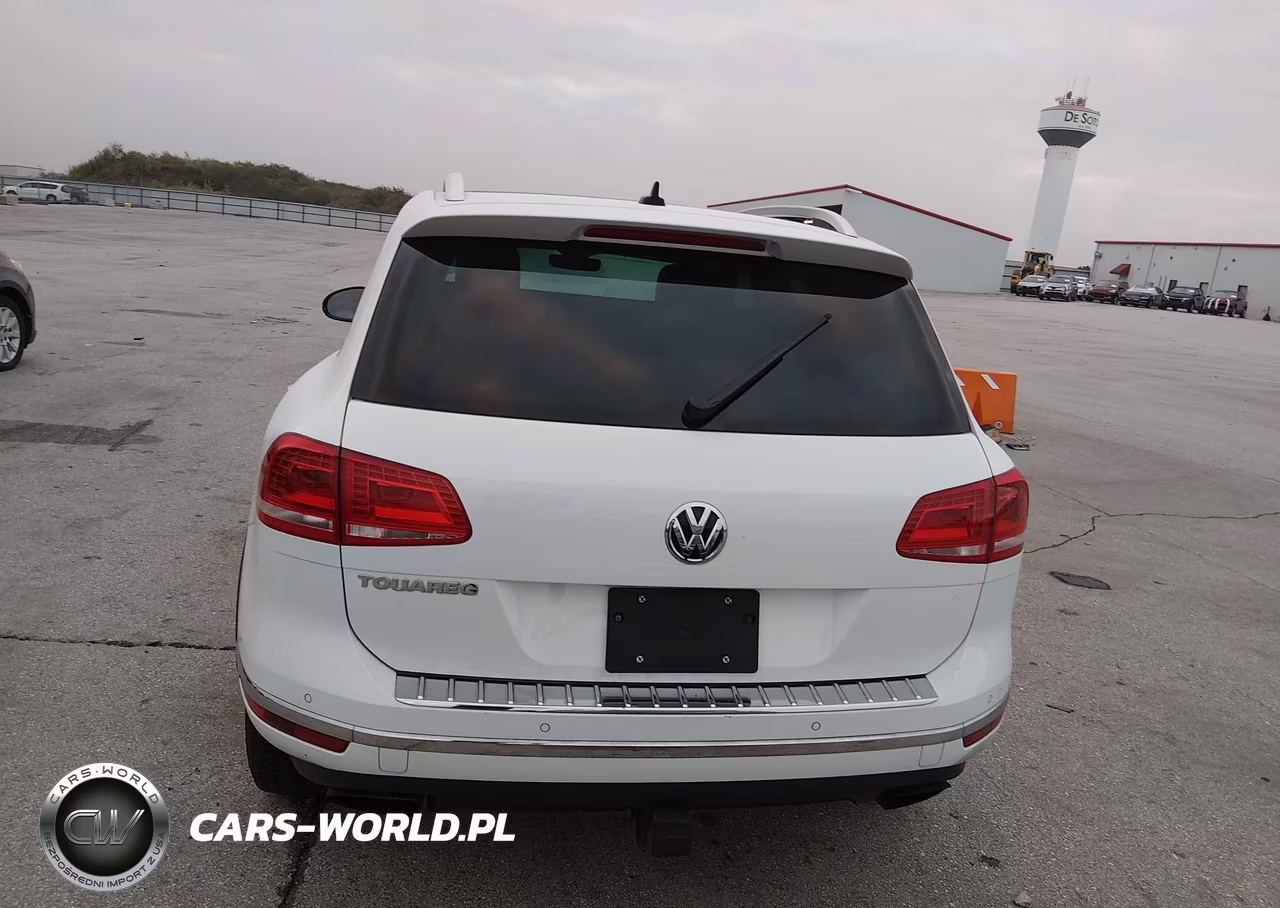 2017 Volkswagen Touareg V6 Wolfsburg Edition VIN:WVGRF7BP9HD003990 - 16