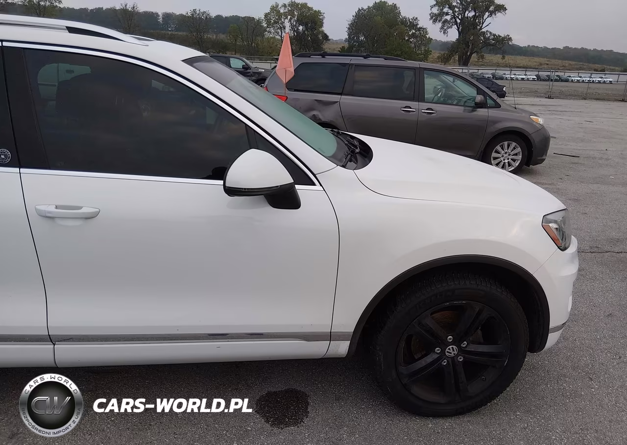2017 Volkswagen Touareg V6 Wolfsburg Edition VIN:WVGRF7BP9HD003990 - 19