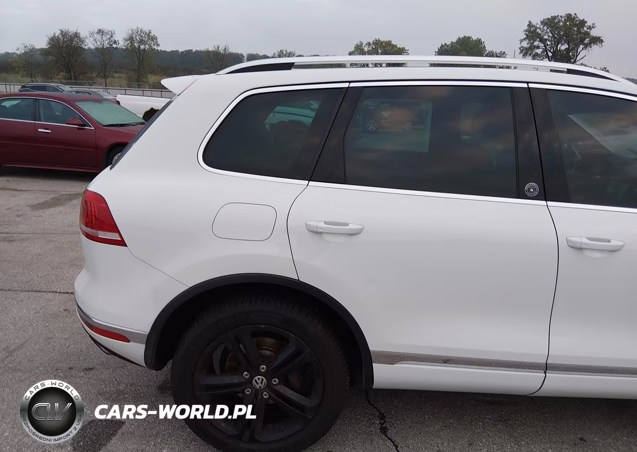 2017 Volkswagen Touareg V6 Wolfsburg Edition VIN:WVGRF7BP9HD003990 - 20