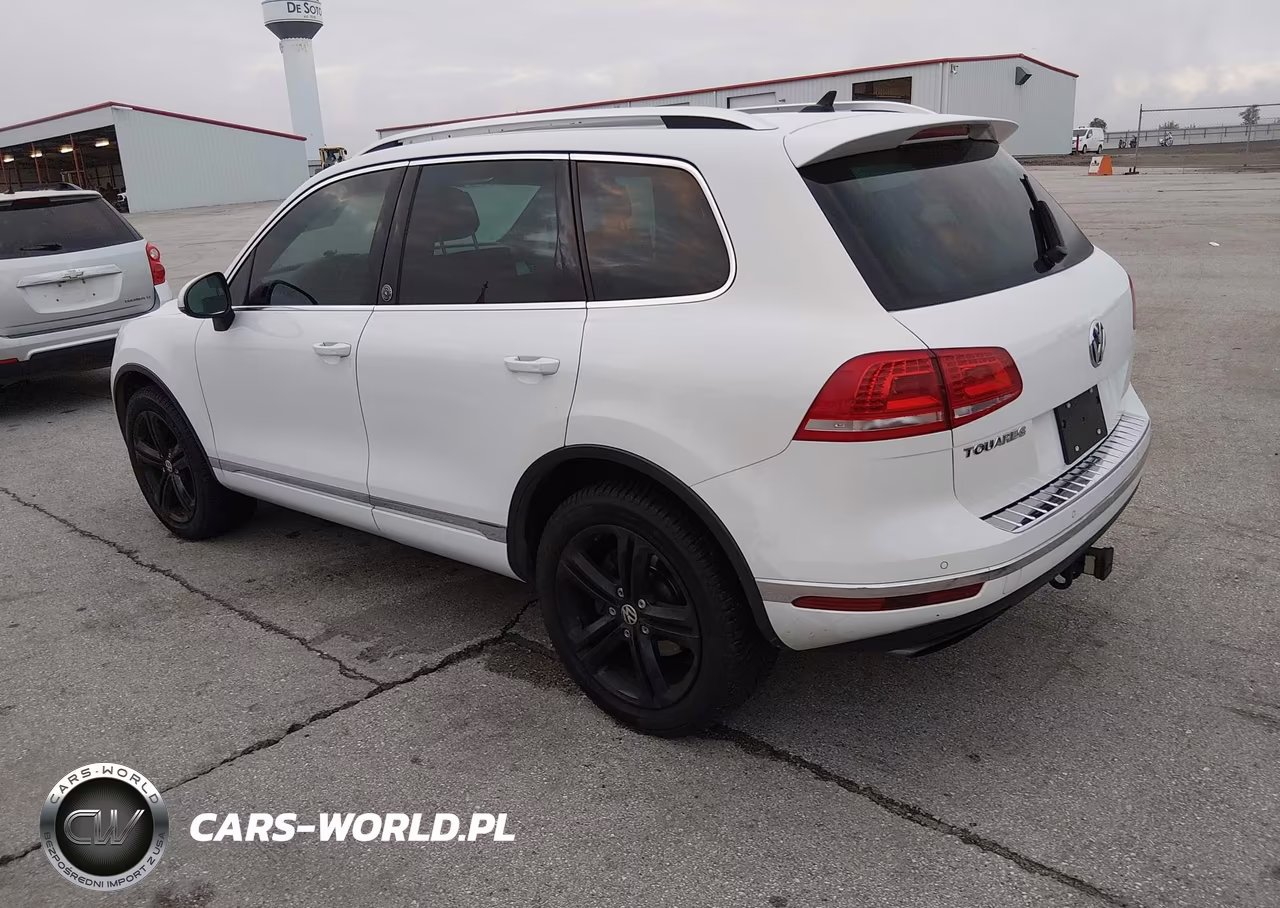 2017 Volkswagen Touareg V6 Wolfsburg Edition VIN:WVGRF7BP9HD003990 - 3