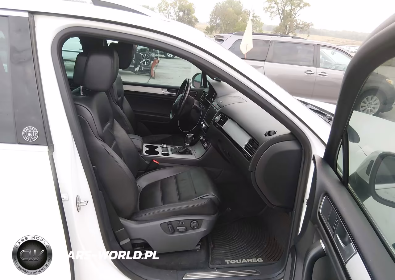 2017 Volkswagen Touareg V6 Wolfsburg Edition VIN:WVGRF7BP9HD003990 - 5