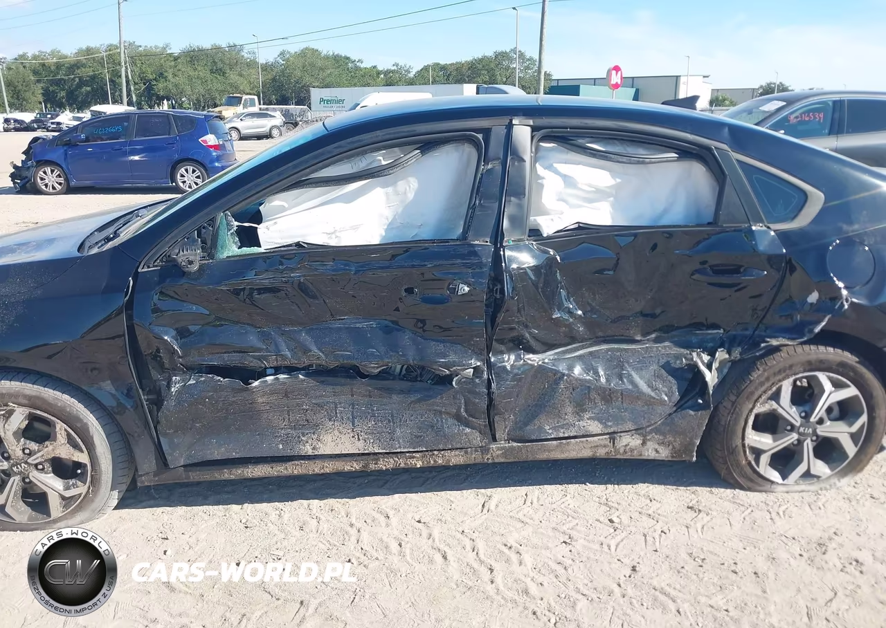 2021 Kia Forte Lxs VIN:3KPF24AD4ME390322 - 6