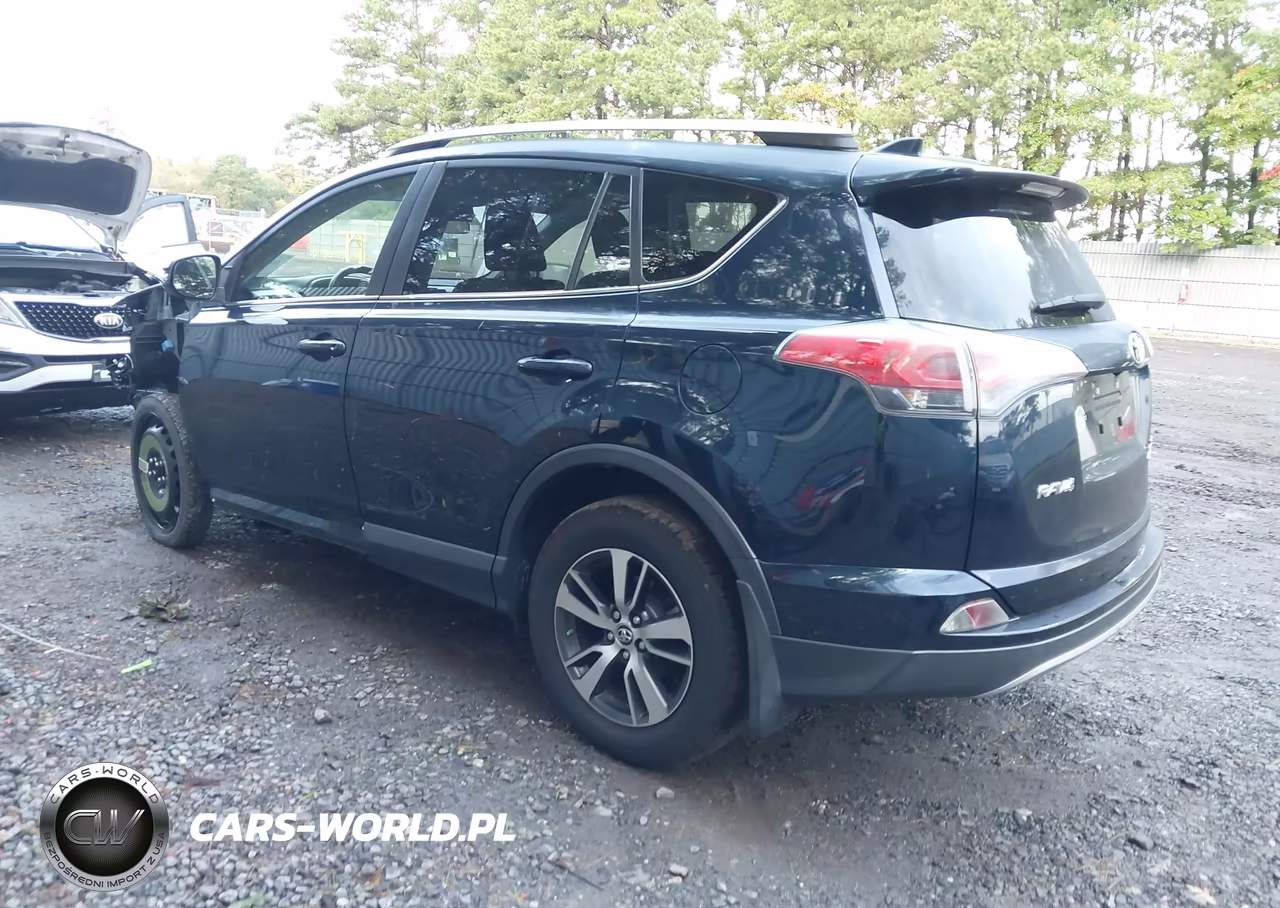 2018 Toyota Rav4 Xle VIN:JTMRFREV0JJ748189 - 3