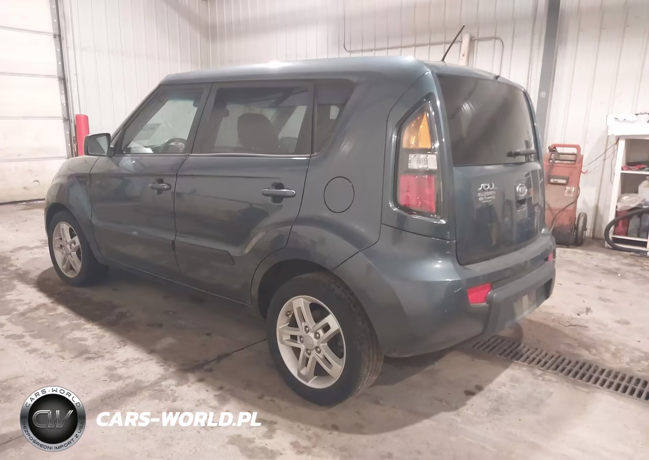 2011 Kia Soul + VIN:KNDJT2A23B7203661 - 3