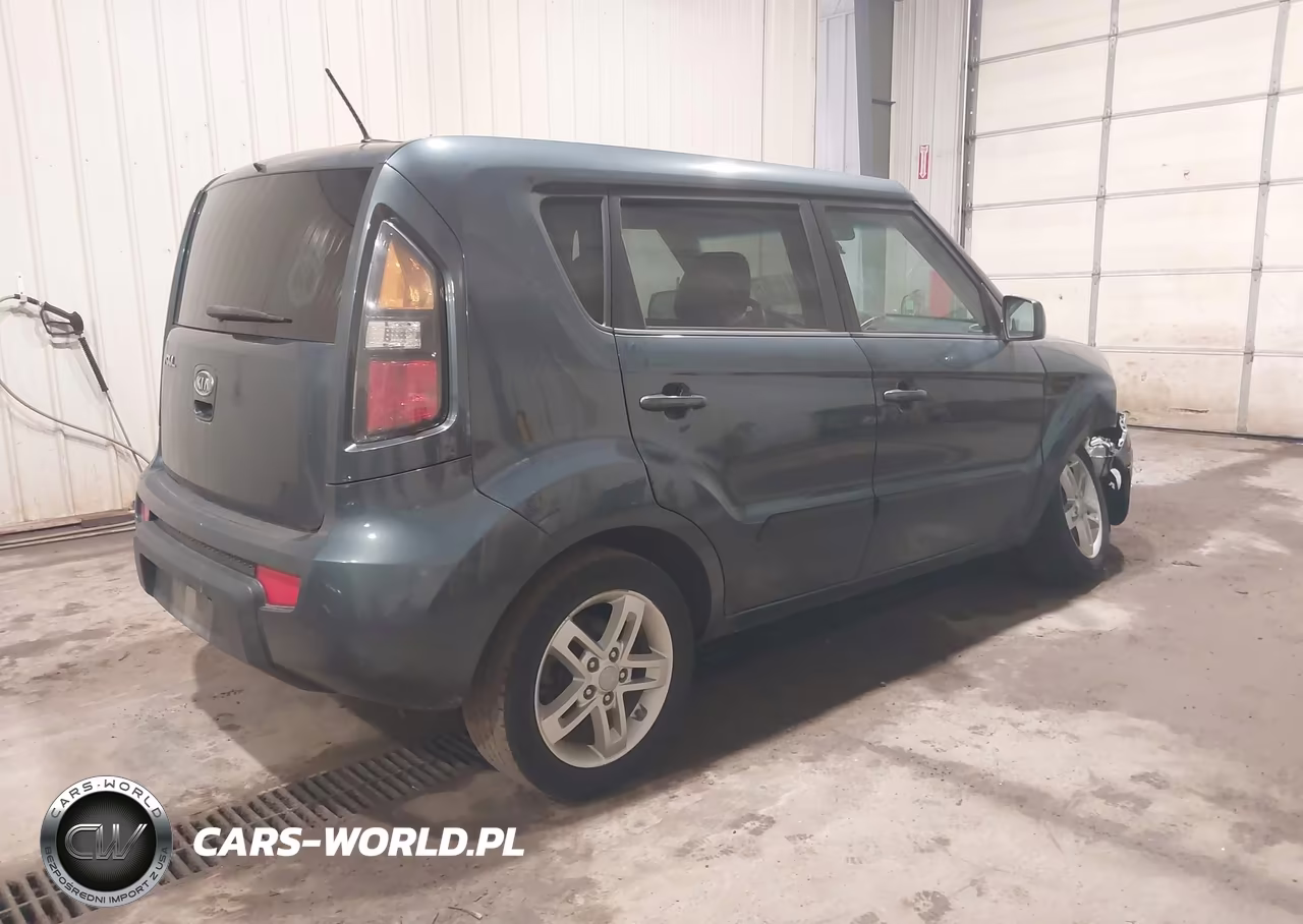 2011 Kia Soul + VIN:KNDJT2A23B7203661 - 4