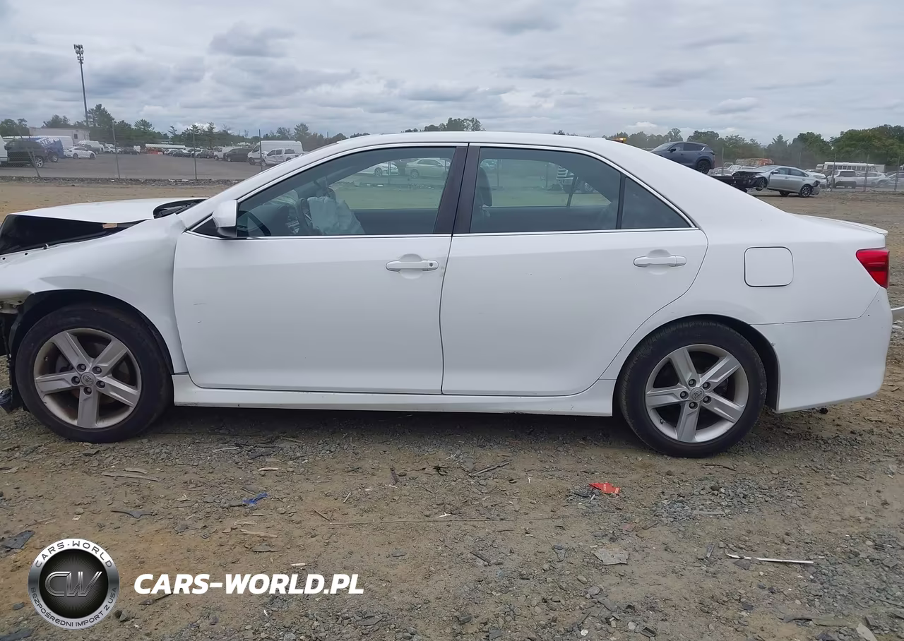 2014 Toyota Camry Se VIN:4T1BF1FK4EU799282 - 13