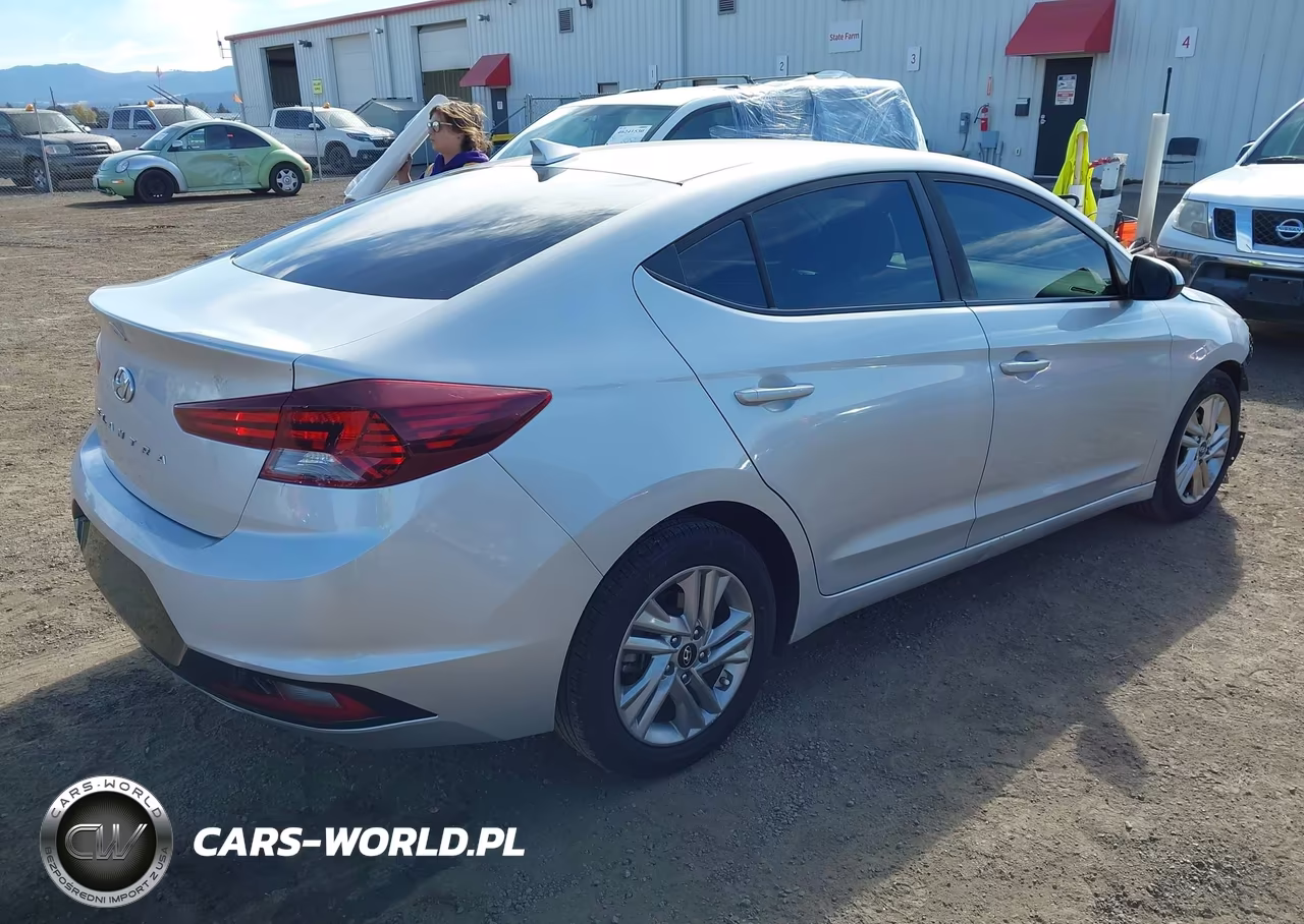 2020 Hyundai Elantra Sel VIN:5NPD84LF5LH521904 - 4
