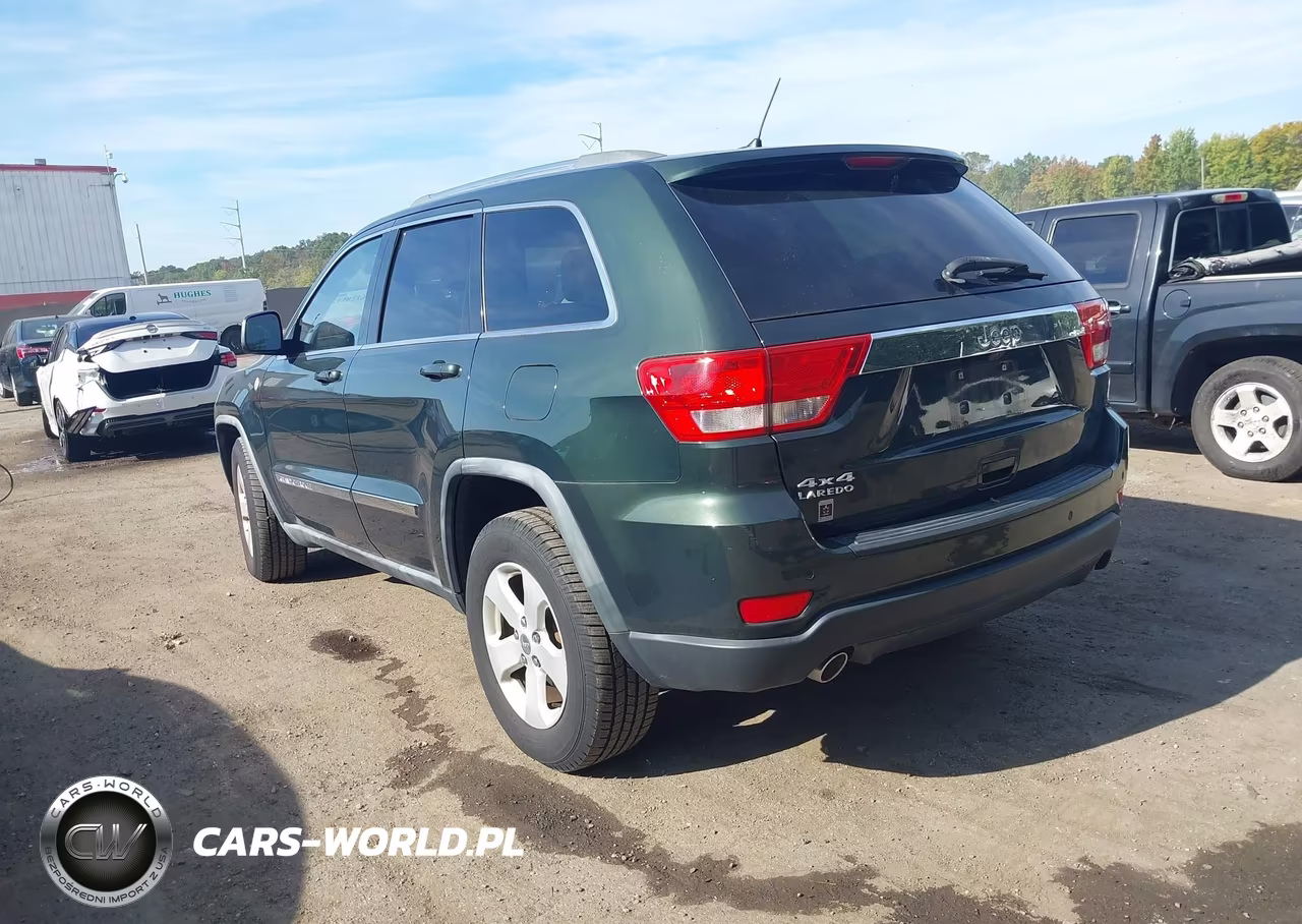 2011 Jeep Grand Cherokee Laredo VIN:1J4RR4GT9BC541628 - 3