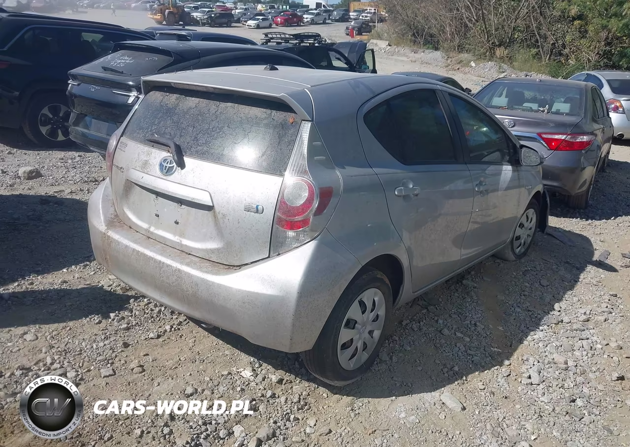 2014 Toyota Prius C One VIN:JTDKDTB39E1060169 - 4