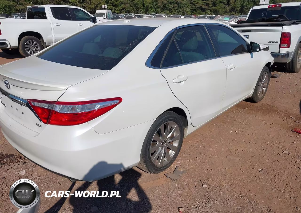 2015 Toyota Camry Xle VIN:4T1BF1FK9FU945712 - 4