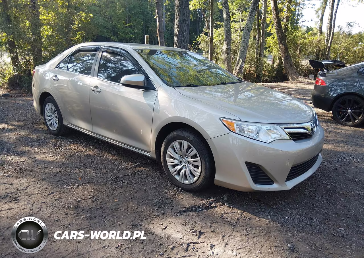 2013 Toyota Camry Le – zdjęcie 1 z 16