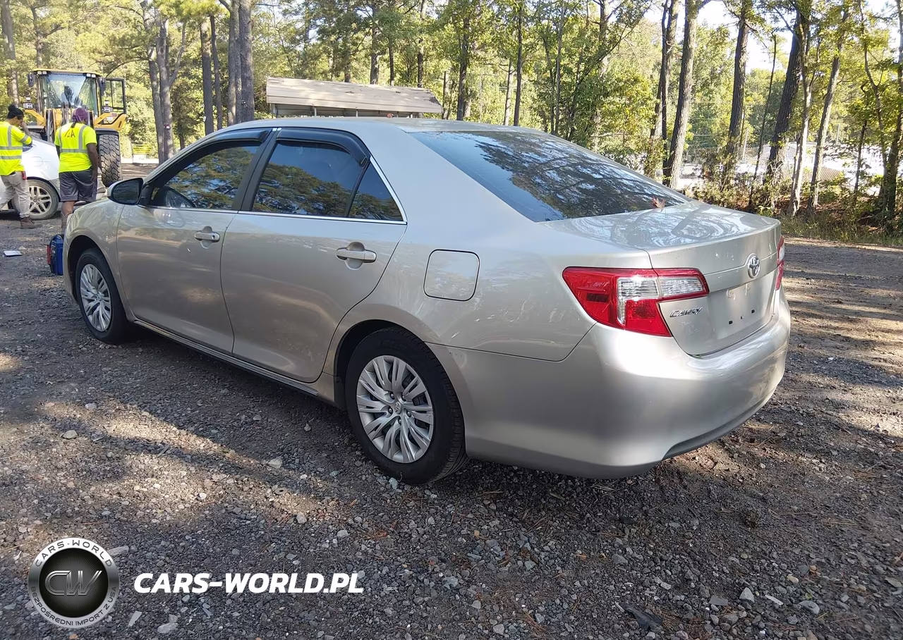2013 Toyota Camry Le VIN:4T4BF1FK3DR324470 - 3