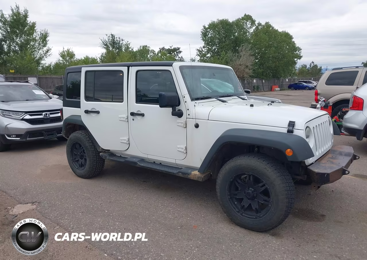 2014 Jeep Wrangler Unlimited Sahara VIN:1C4HJWEG4EL230588 - 13