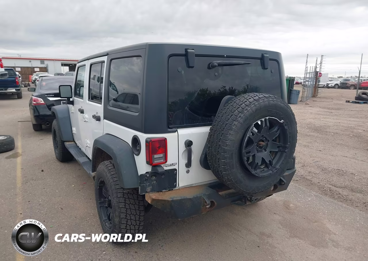 2014 Jeep Wrangler Unlimited Sahara VIN:1C4HJWEG4EL230588 - 3