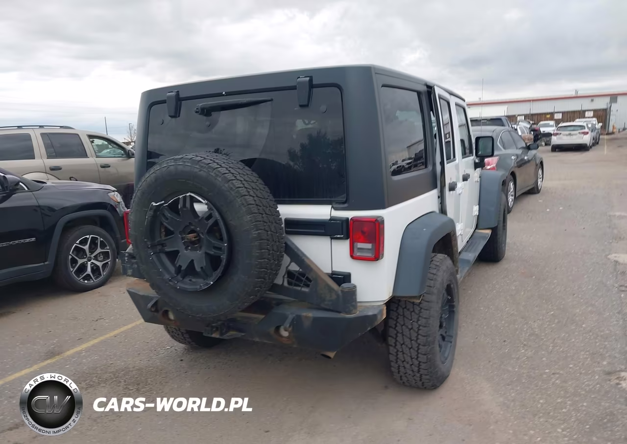 2014 Jeep Wrangler Unlimited Sahara VIN:1C4HJWEG4EL230588 - 4