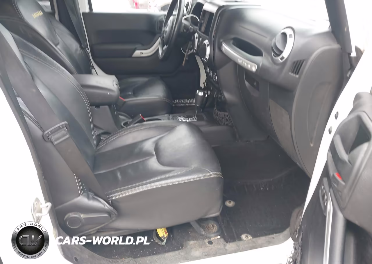 2014 Jeep Wrangler Unlimited Sahara VIN:1C4HJWEG4EL230588 - 5