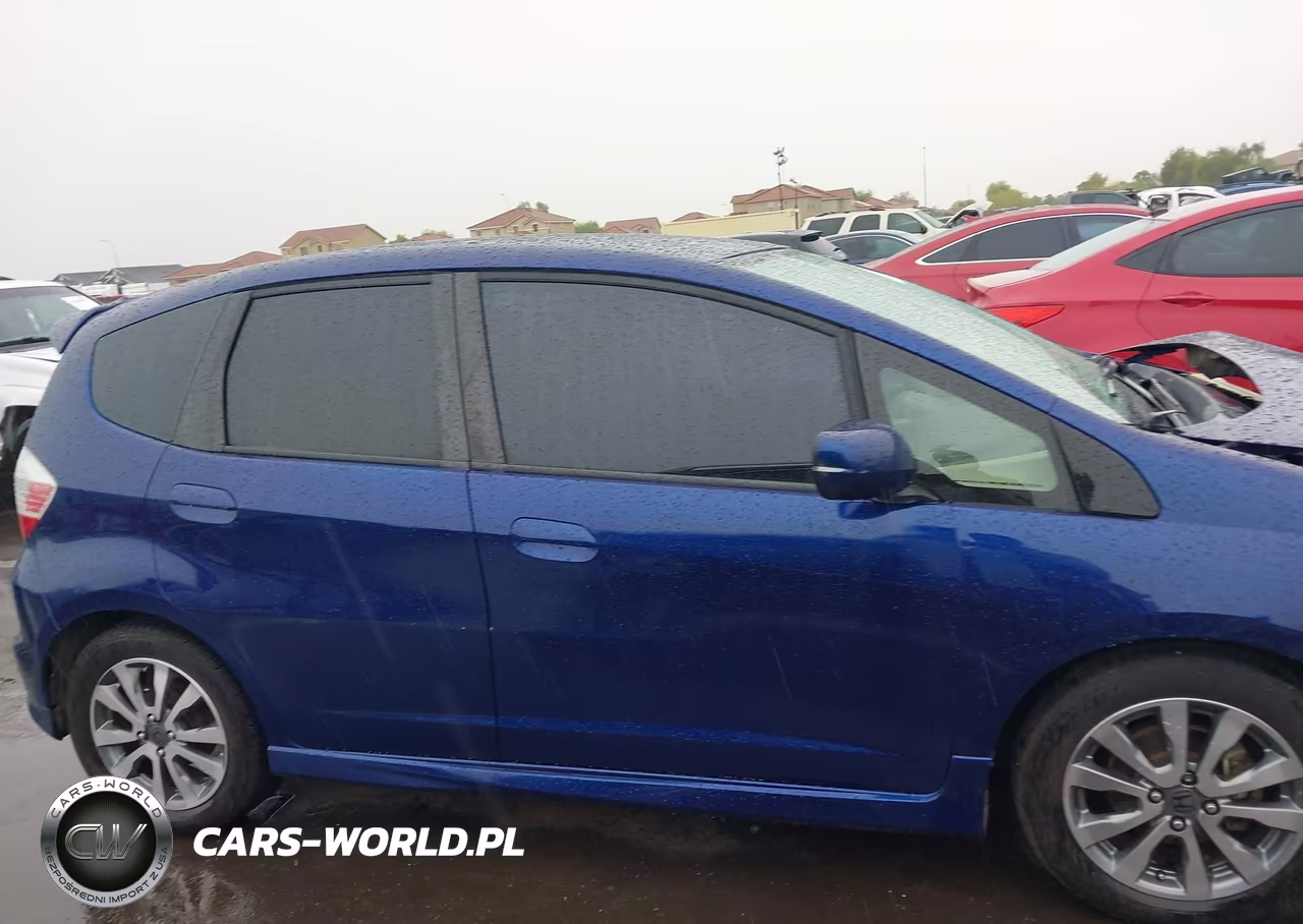 2013 Honda Fit Sport VIN:JHMGE8H58DC018019 - 13